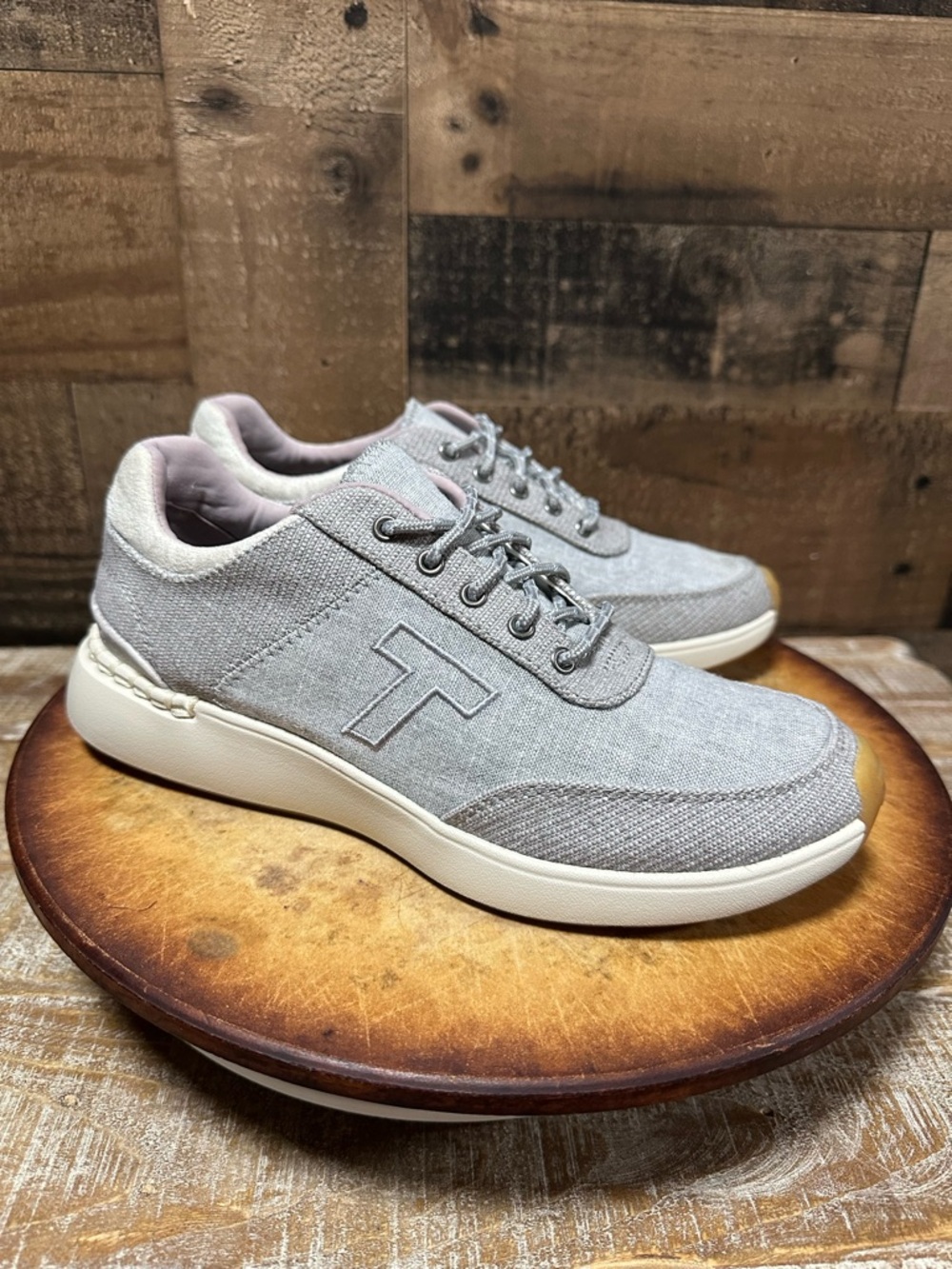 TOMS Women’s Size 7 Gray Lace Up Casual Sneakers Comfort Walking Shoes Canvas